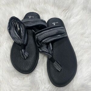 Sanuk Yoga Sling Sandals in Gray and Black size Women’s 8